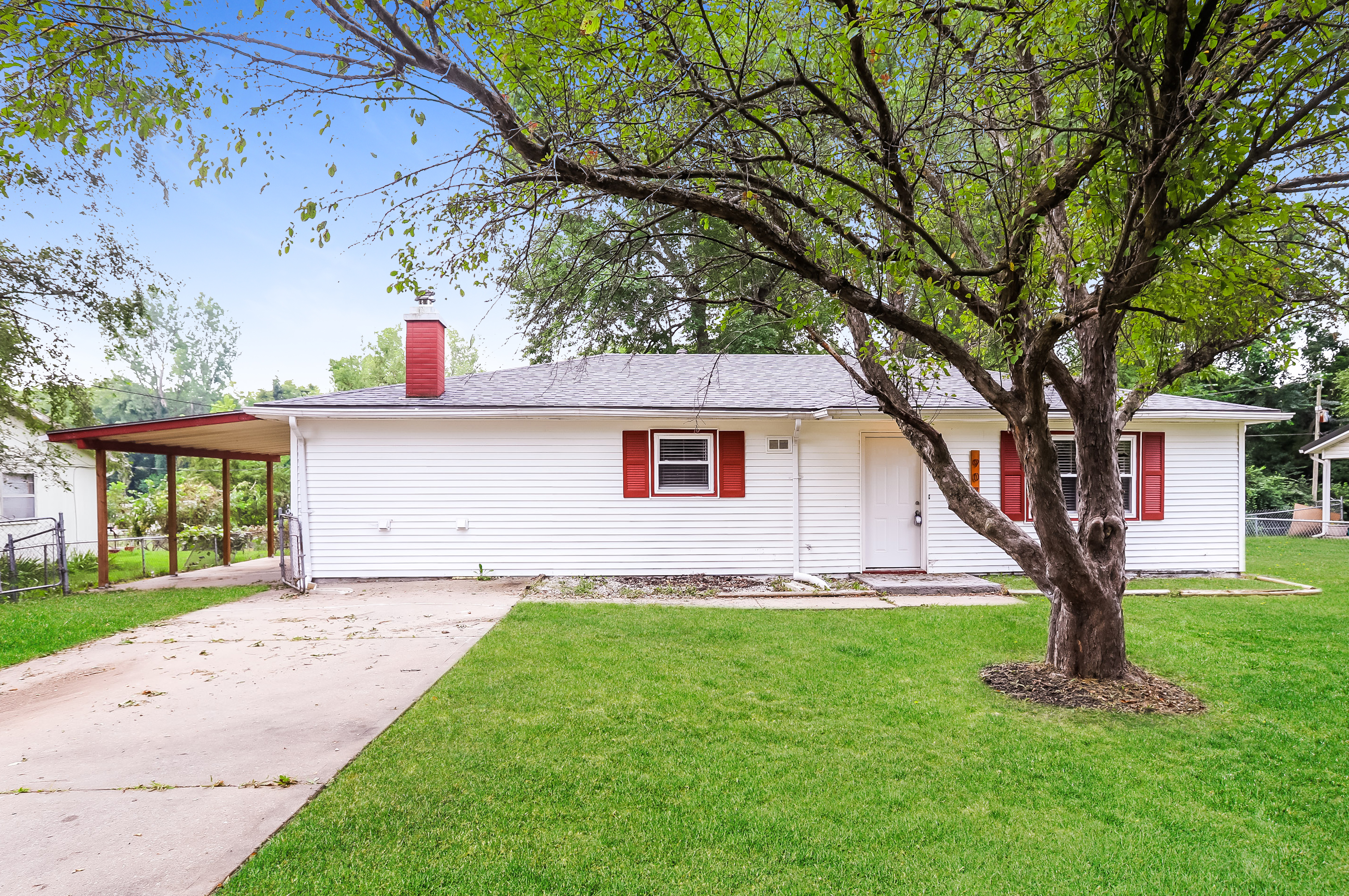 907 GATEWOOD ST LEAVENWORTH, KS 66048